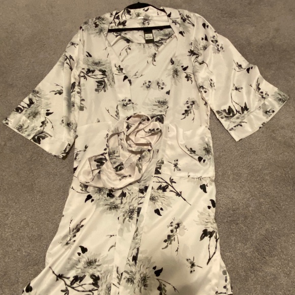 NWT White & Floral Kimono Cardigan - Picture 1 of 4